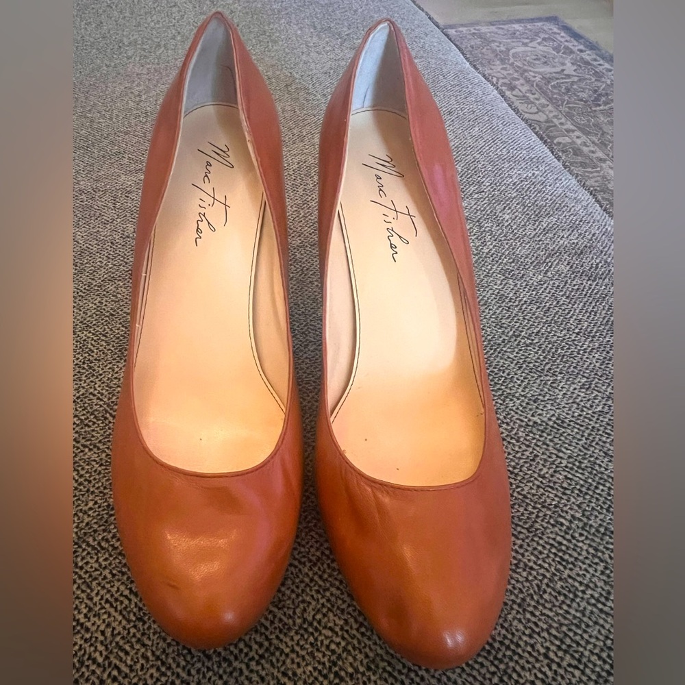 Marc Fisher womens pumps size 9.5